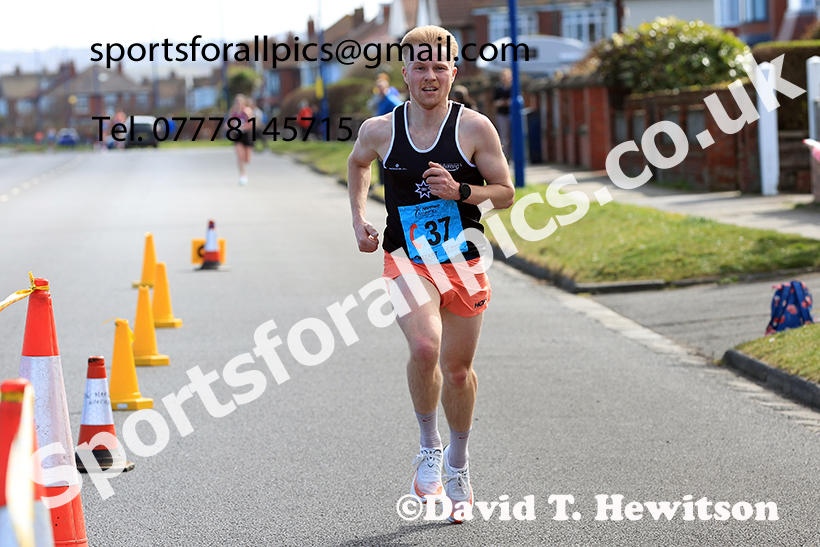 Senior mens Northern 12 Stage Road Relay, 2025 Northern 12 and 6 Stage Road Relays and Junior 5k, Redcar. Photo: David T. Hewitson/Sports for All Pics
